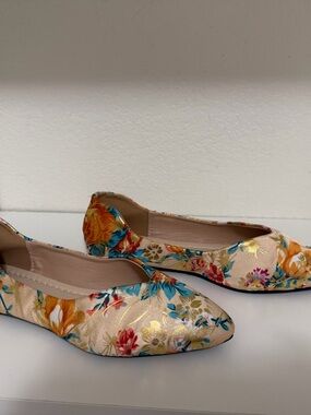 Floral Satin Pointed-Toe Flats in Peach